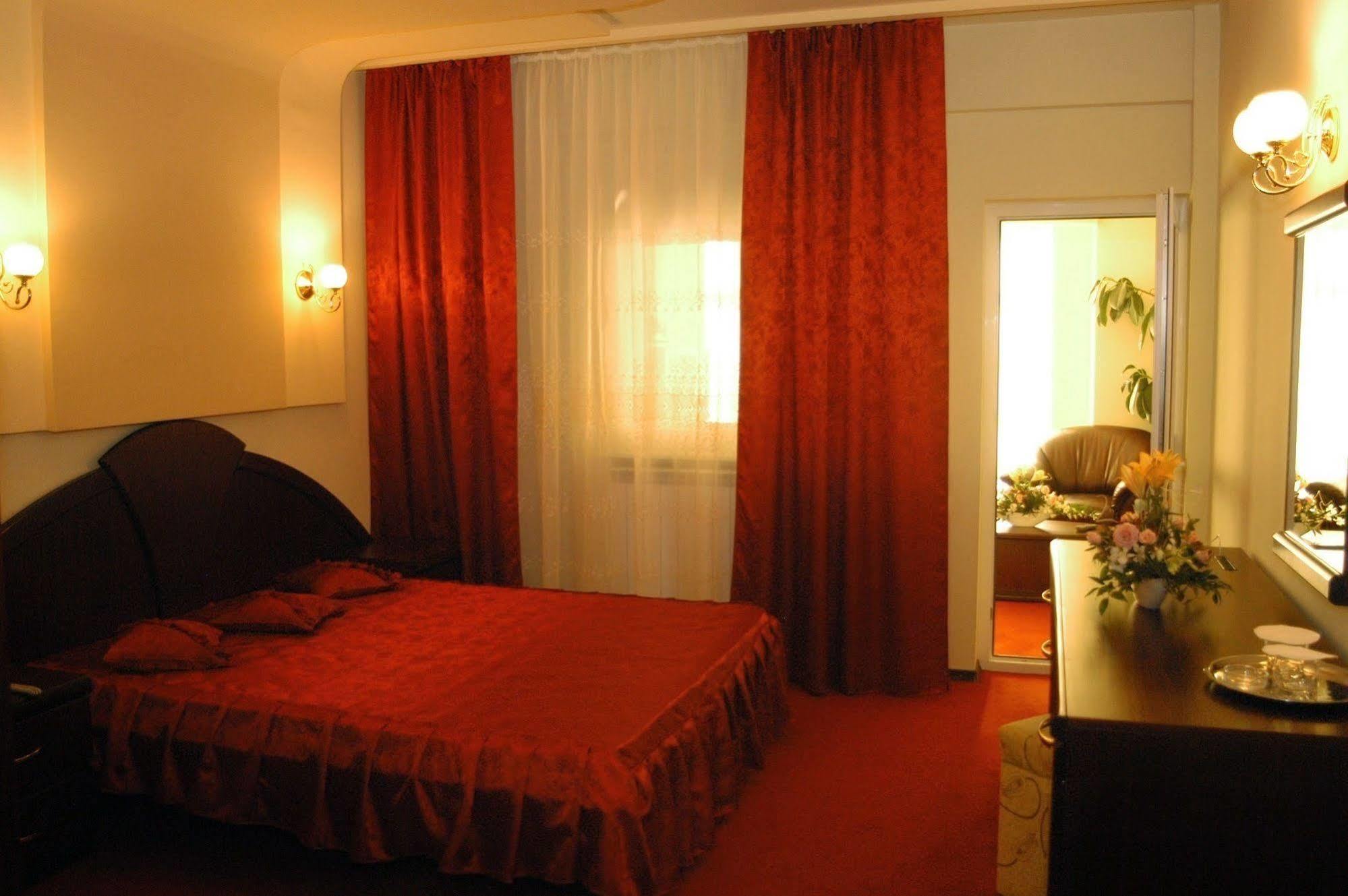 Hotel Regat Piteszti Zewnętrze zdjęcie
